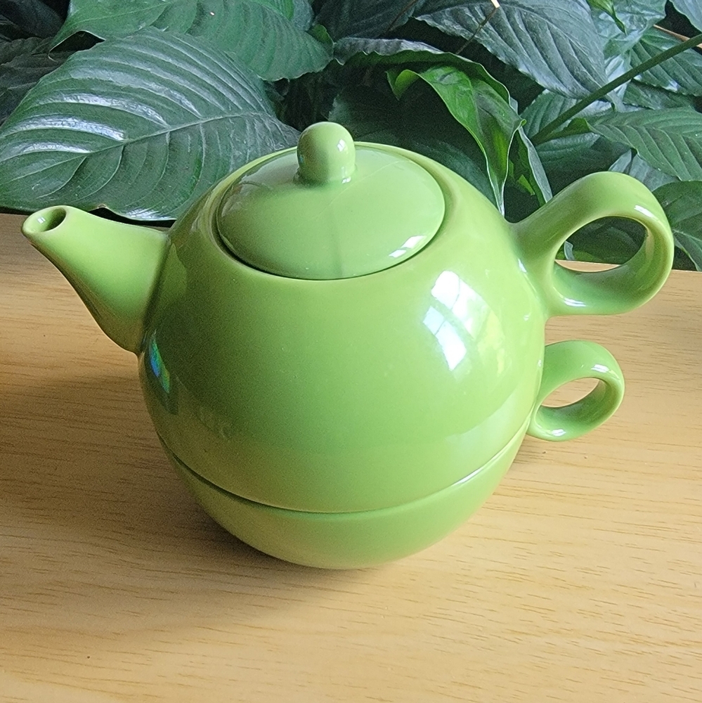 OLD AMSTERDAM Green Ceramic Teapot With Cup Set.